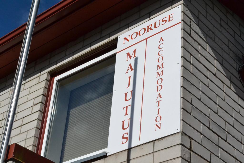 Nooruse Majutus Hotel Kuressaare Exterior foto